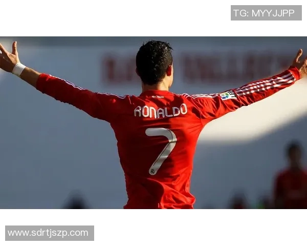 足球明星脖部纹身图案解析展现个性与风格的艺术魅力