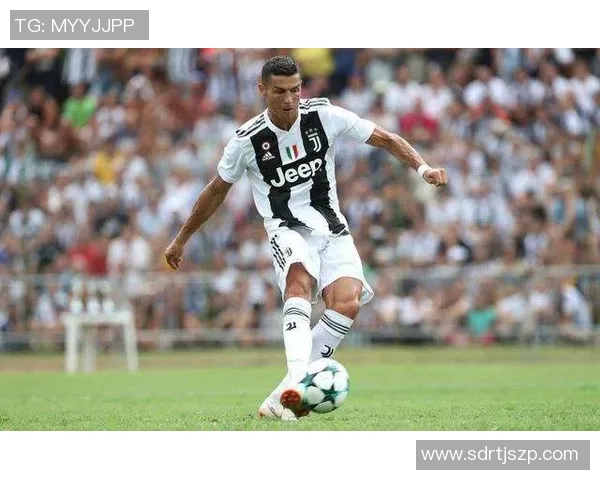 变色足球明星名字大全揭秘：从梅西到C罗的精彩瞬间与传奇故事